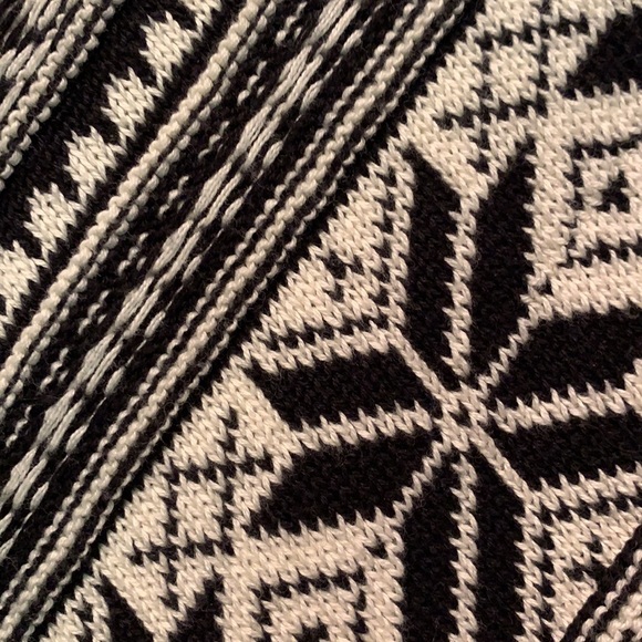 Shall Sweater - Picture 2 of 3